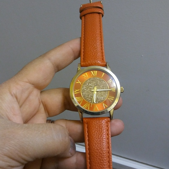 4 genuine leather band watches - Picture 5 of 7